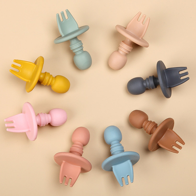 Bộ dao kéo silicone được FDA LFGB BPA phê duyệt Bộ muỗng nĩa đào tạo trẻ em Nĩa tròn Tay cầm Muỗng mềm