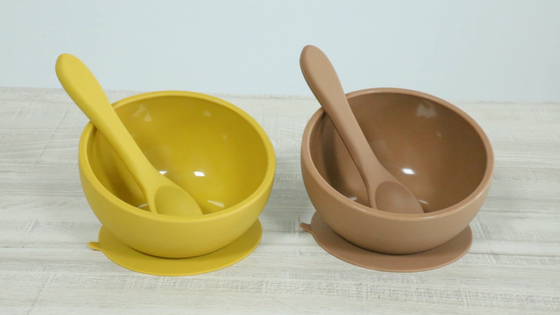 Bát ăn silicone cấp cho bé không bị trượt với bàn ăn hút