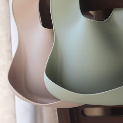 Có thể điều chỉnh phù hợp vừa vặn Yếm em bé silicone không thấm nước An toàn trong máy rửa chén