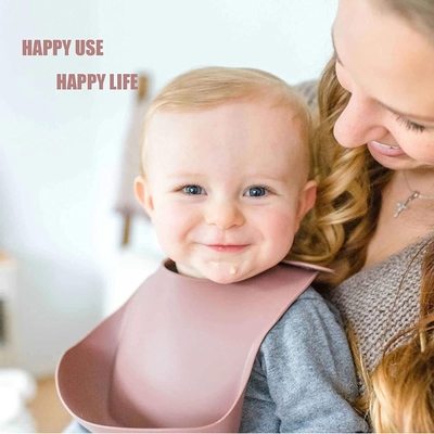 Không có chất liệu độc hại Yếm trẻ em bằng silicon An toàn trong lò vi sóng Logo bền được tùy chỉnh