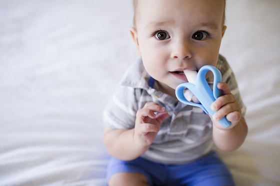 Trẻ sơ sinh Sore Gums Giảm đau Bàn chải đánh răng màu xanh chuối có thể tái chế cho trẻ sơ sinh