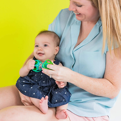 Màu tươi sáng Dễ dàng làm sạch Oball Shaker Rattle Đồ chơi cho trẻ mới ra đời