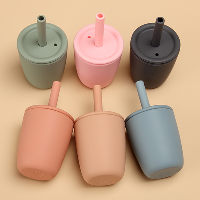 Thực phẩm cấp độ ăn uống BPA Miễn phí cho bé Cốc ống hút silicone có nắp đậy