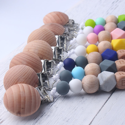 Móc kẹp silicone bằng gỗ so sánh