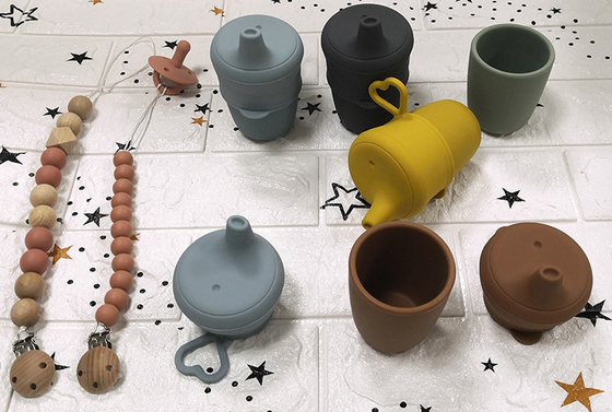 Bộ đồ uống trẻ em bằng nhựa PVC không có ống hút bằng silicone có thể tái sử dụng nhỏ OEM có nắp đậy